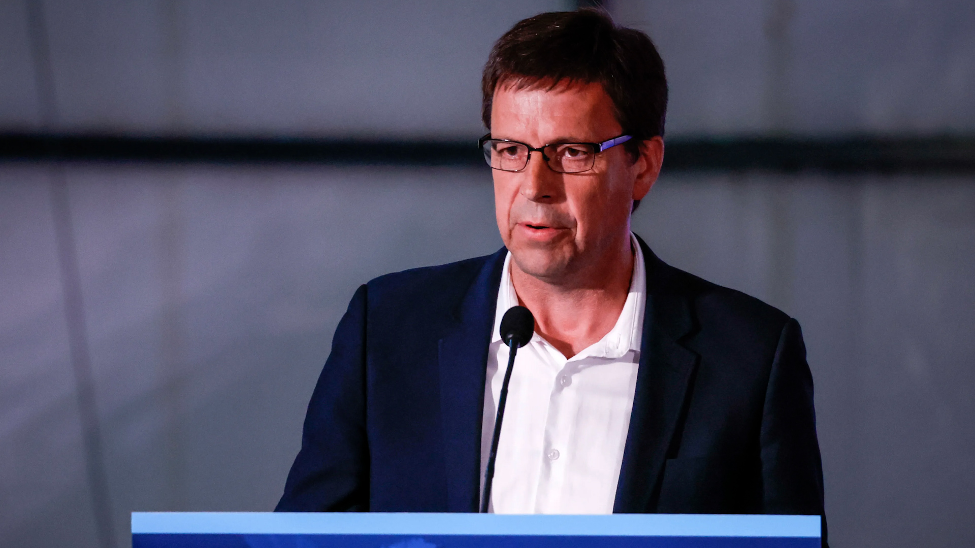 Click to play video: 'Alberta’s forestry minister ensures firefighter retention, preparedness better than 2023 amid wildfire season'