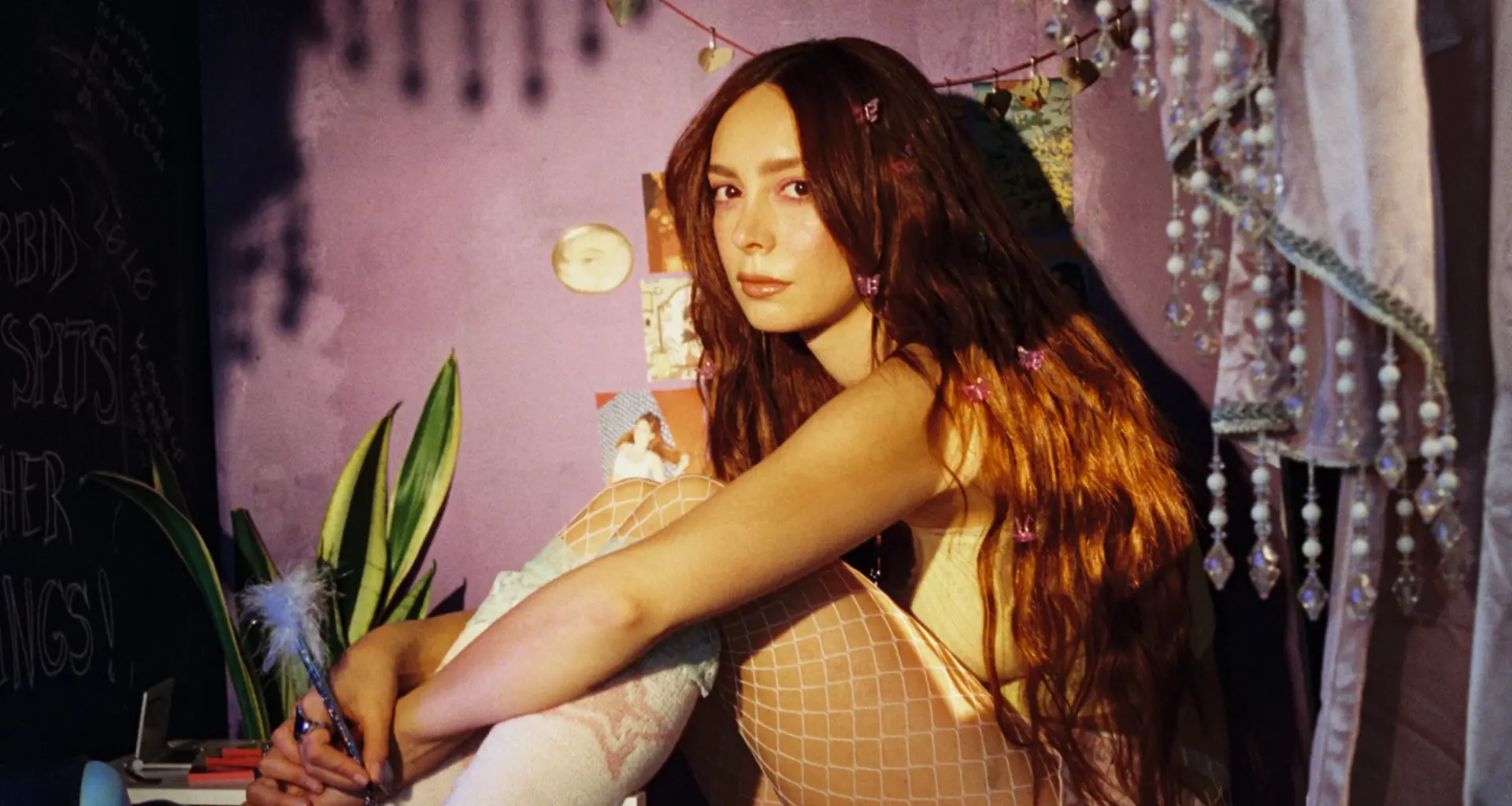 ‘I don’t want to be a pathetic person,’ LØLØ on the fine line of self-deprecation on new album ‘god forbid a girl spits out her feelings!’