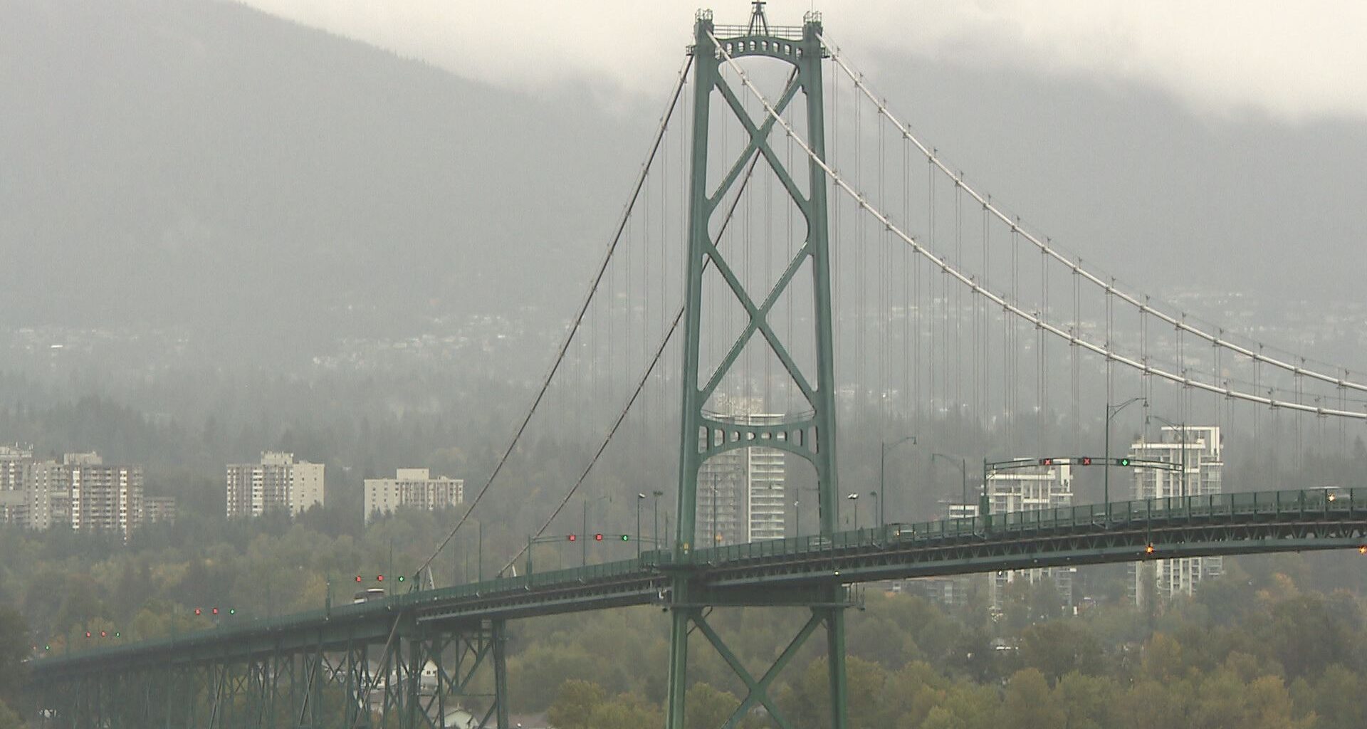 Police closing Lions Gate Bridge in both directions due to incident