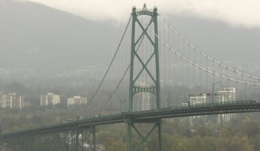 Police closing Lions Gate Bridge in both directions due to incident