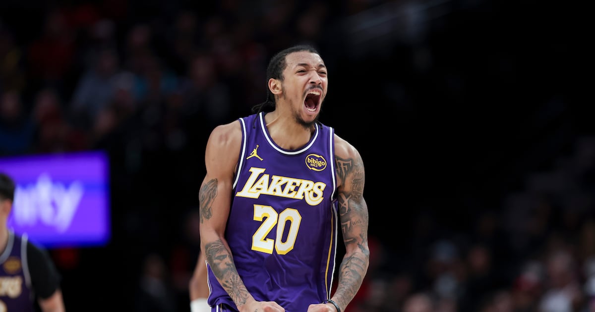 Lakers, needing backcourt help, sign Nick Smith Jr. to new deal