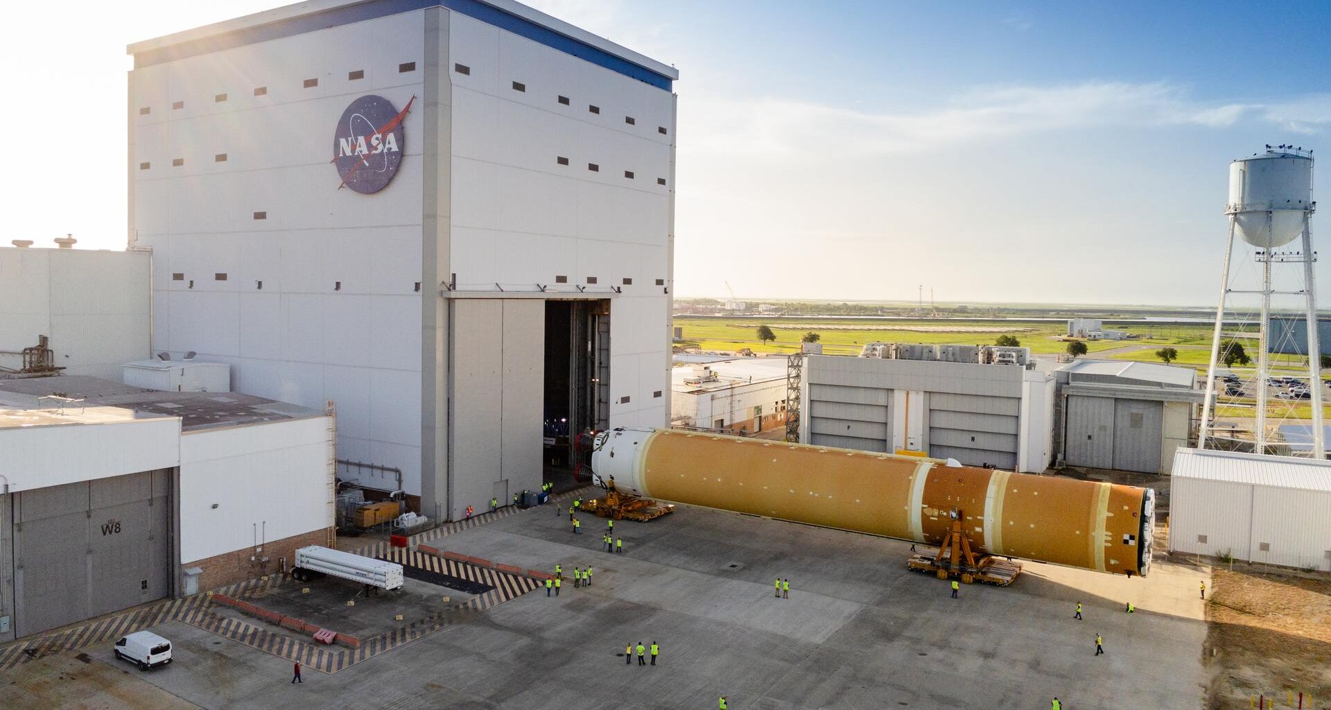 This photo shows NASA and Boeing, the SLS core stage lead contractor, preparing the SLS (Space Launch System) rocket core stage for shipment at NASA’s Michoud Assembly Facility in New Orleans. On July 6, NASA and Boeing moved the Artemis II rocket stage to Building 110. The move comes as teams prepare to roll the massive rocket stage with its four RS-25 engines to the agency’s Pegasus barge for delivery to NASA’s Kennedy Space Center in Florida in mid-July. Prior to the move, technicians began removing external access stands, or scaffolding, surrounding the core stage to assess the interior elements, including its complex avionics and flight propulsion systems. The stage is fully manufactured at NASA Michoud.