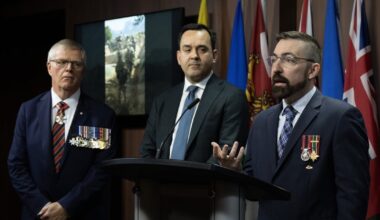 Veterans call for review of award