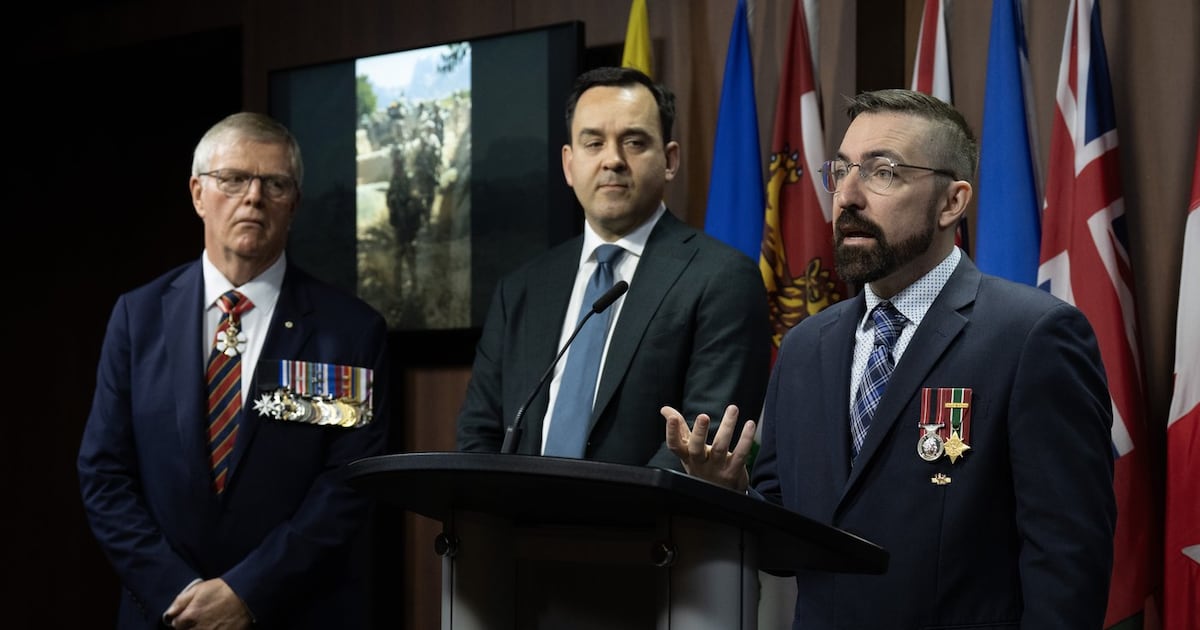 Veterans call for review of award