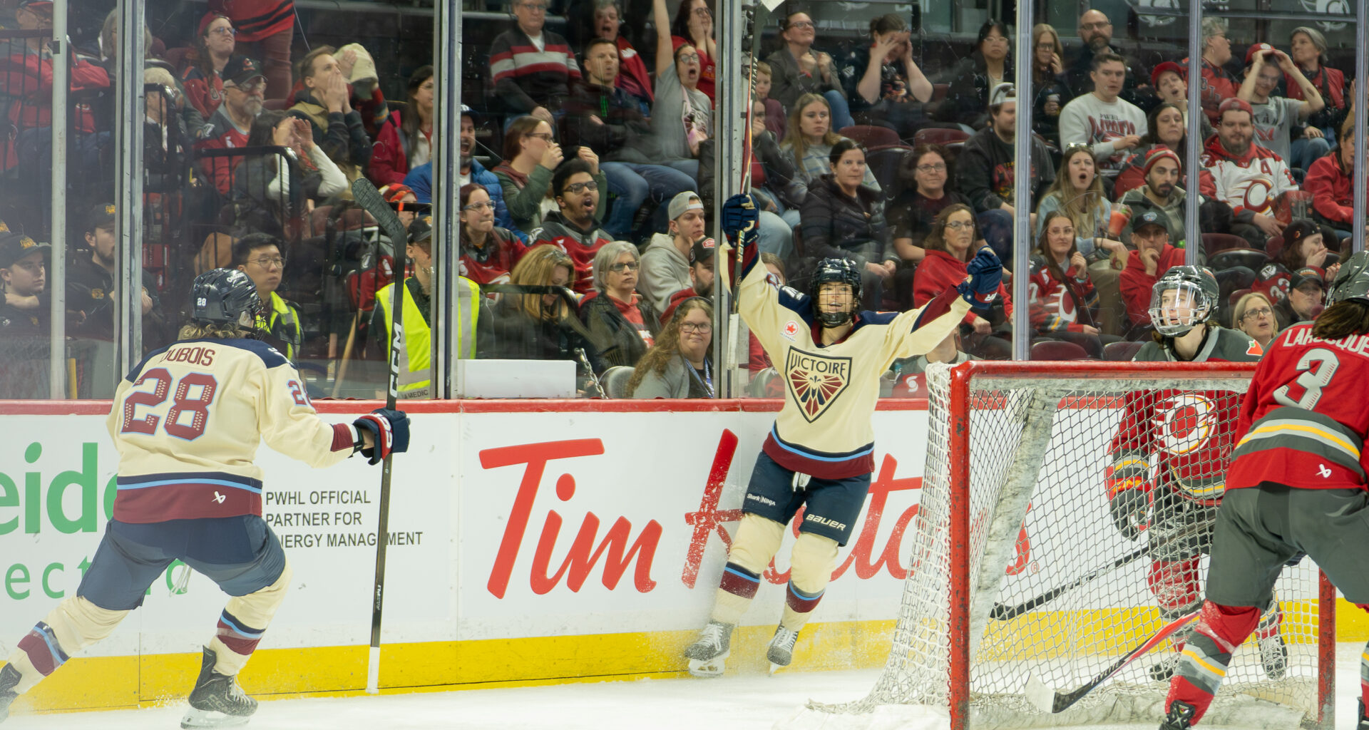 Willoughby, Abstreiter lead Montreal over Ottawa