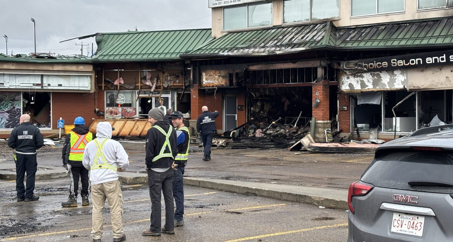 Police pause south Edmonton strip mall arson investigation one year later