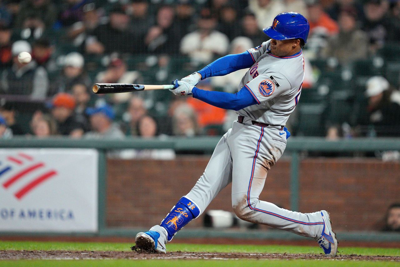 Mets slugger Juan Soto leaves game against Giants in first inning with right calf tightness