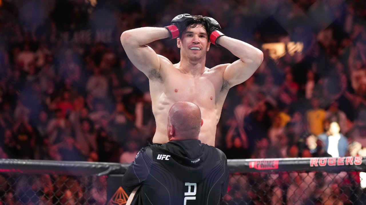 Mike Malott gets TKO win, sends Gilbert Burns into retirement at UFC Winnipeg