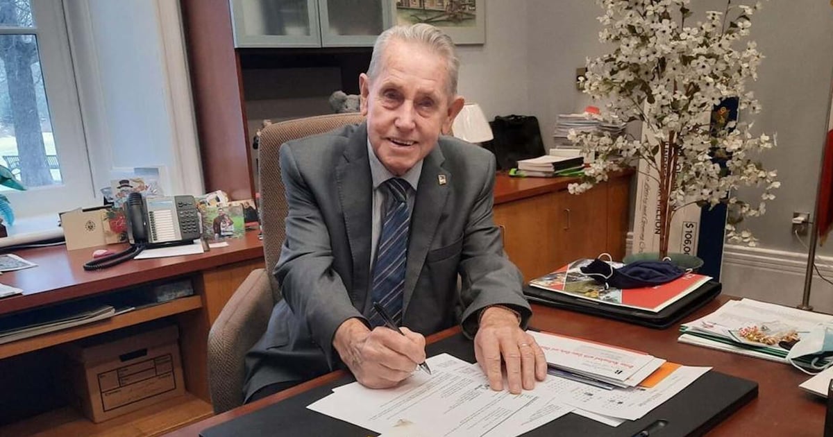 Gord Krantz runing in Milton for the 22nd time