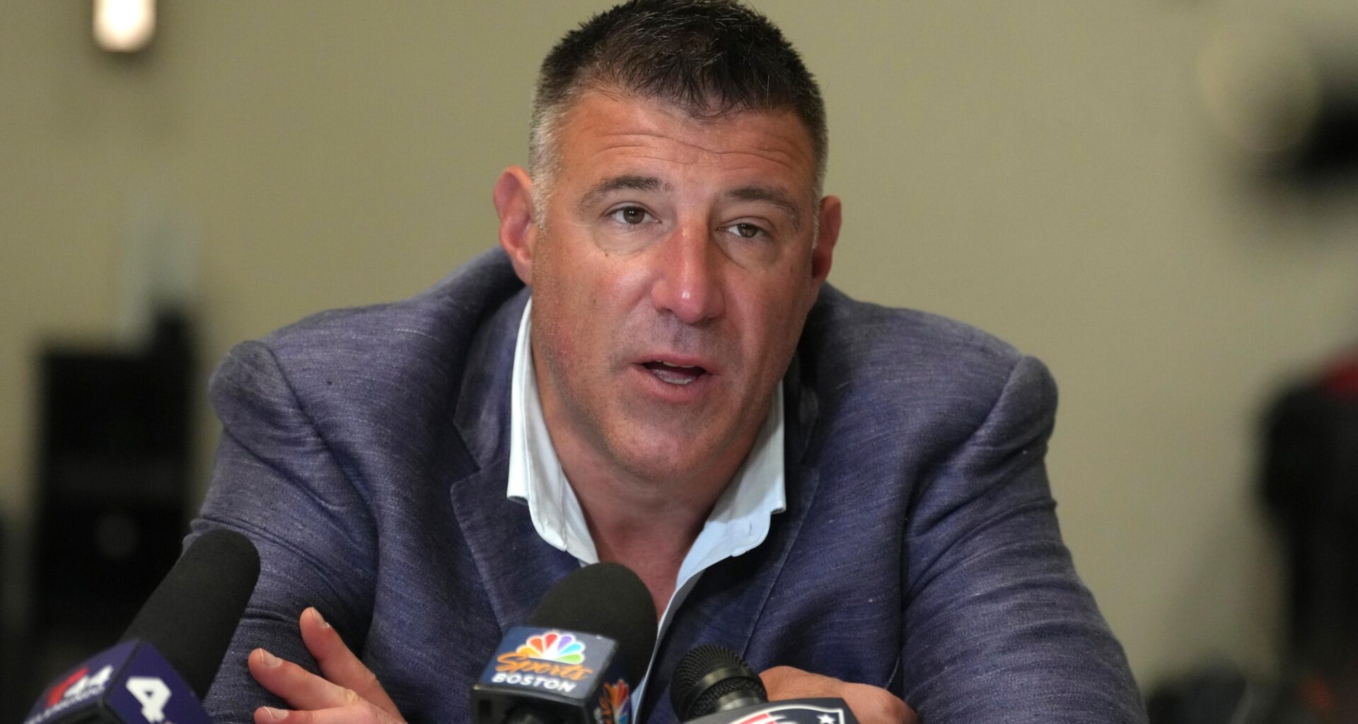 Mike Vrabel's Current Role in NFL Draft Meetings Revealed by Patriots Exec