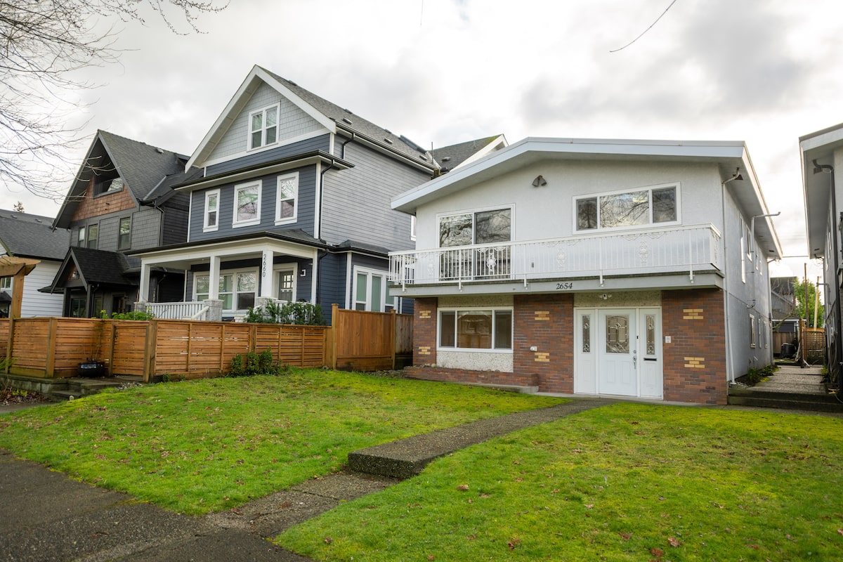 Vancouver Special gets six offers, sells for $246,000 over list price