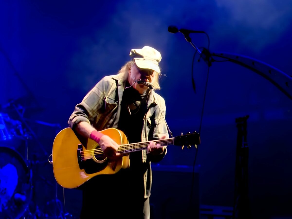 The one guitarist out of everybody's league, according to Neil Young
