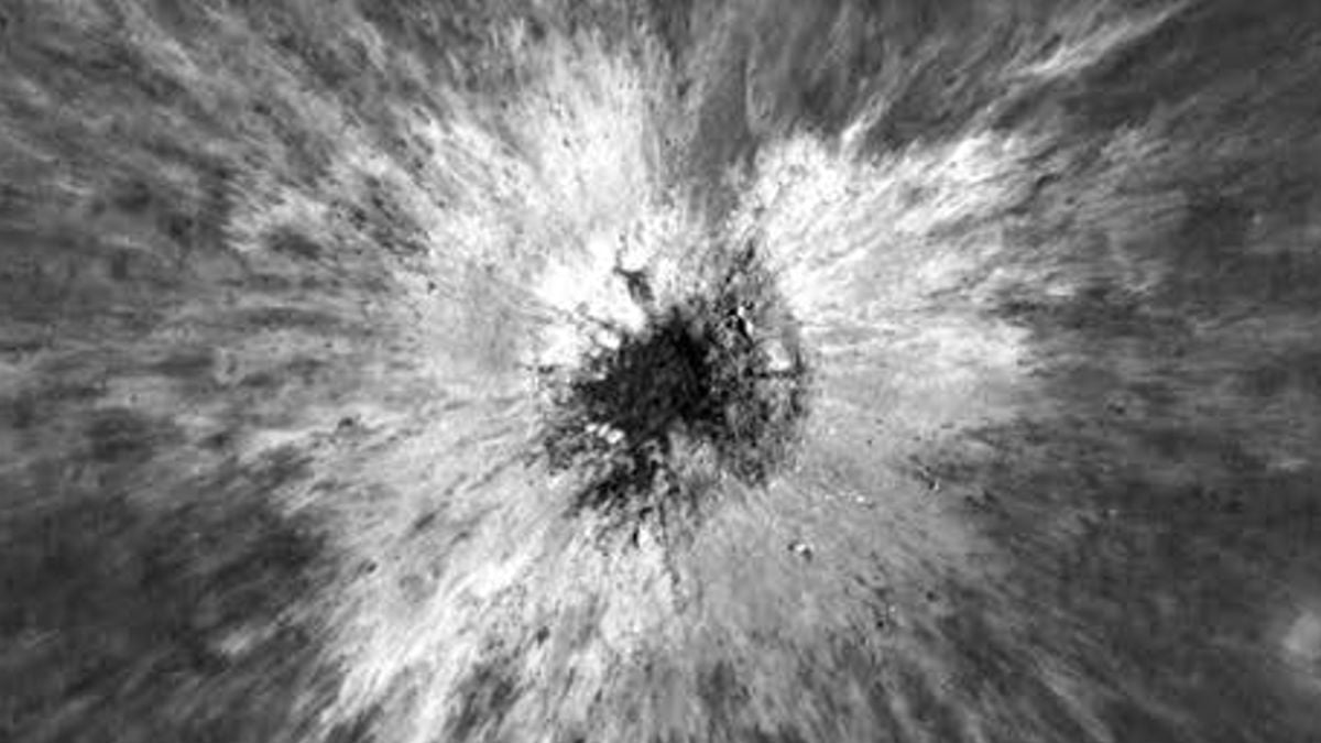 Giant New Moon Scar Is a Once-in-a-Century Crater, Scientists Discover : ScienceAlert