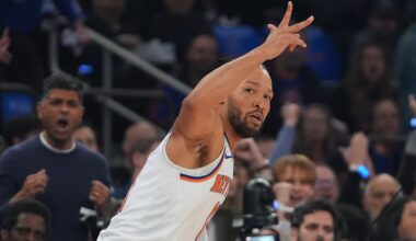 Jalen Brunson, Karl-Anthony Towns lead New York Knicks past Atlanta Hawks in Game 1 of their series
