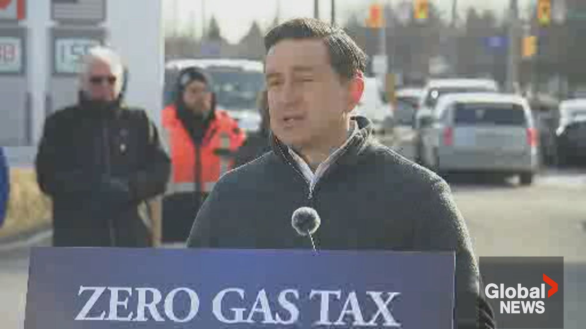 Click to play video: 'Poilievre calls on Carney to suspend fuel excise tax, clean fuel standard'
