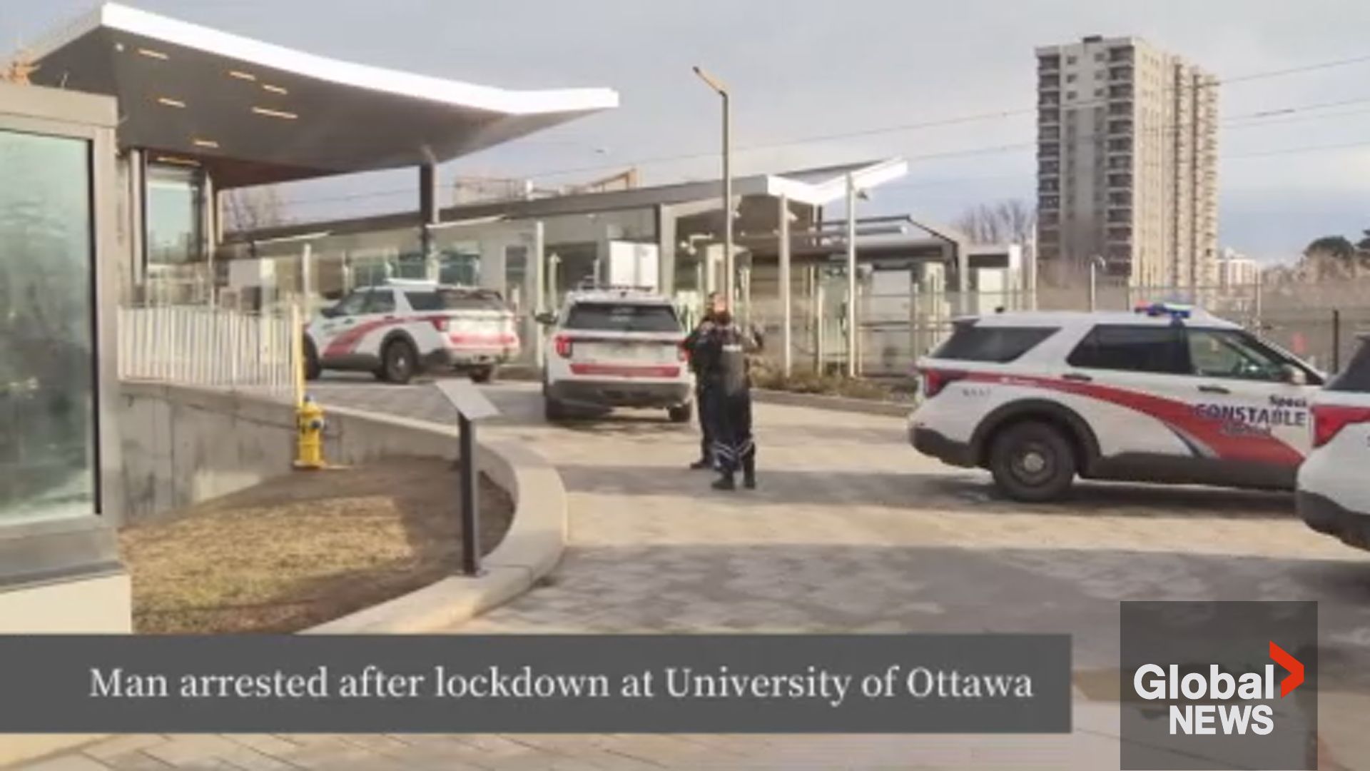 Click to play video: 'Police arrest suspect following lockdown at University of Ottawa, no injuries reported'
