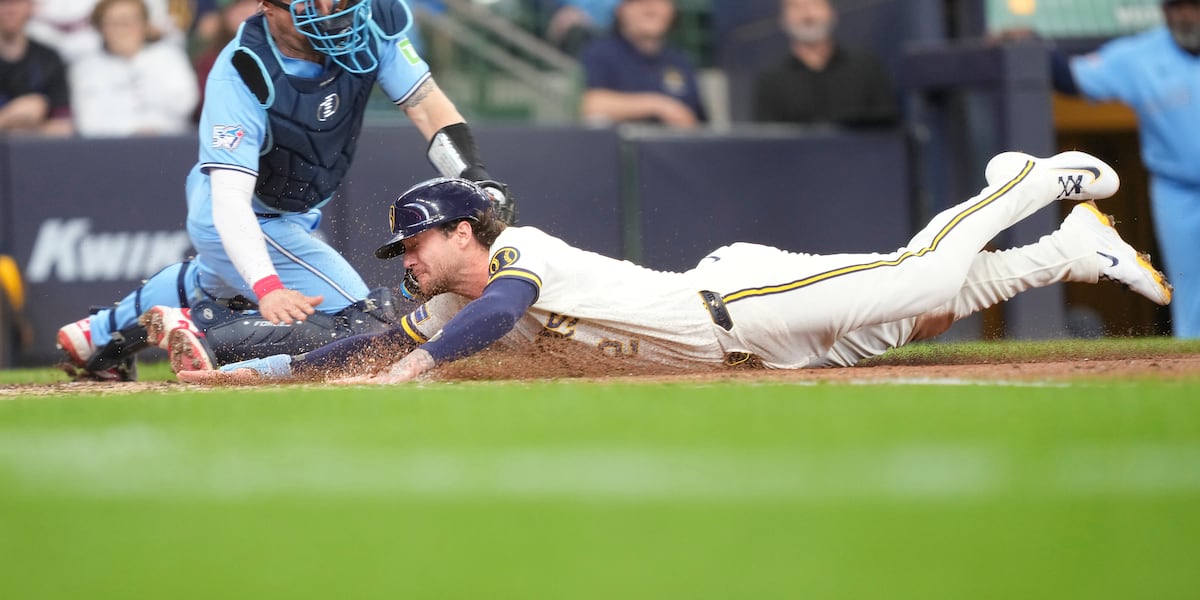 Brewers capitalize on three straight bunts to score go-ahead run in 2-1 win over Blue Jays