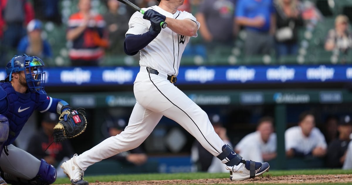 Tigers extend win streak to six by rallying in ninth for rain-delayed victory over Royals