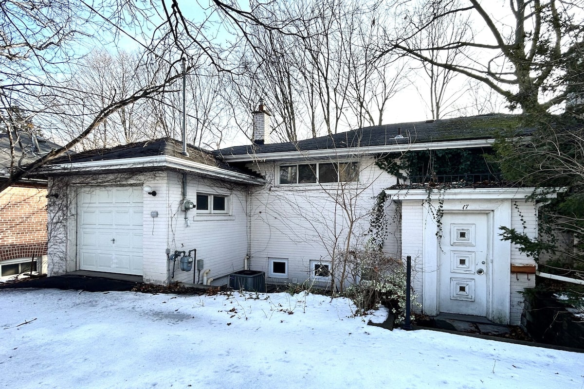 With four offers for detached home in Toronto, sale ends at $19,100 under asking