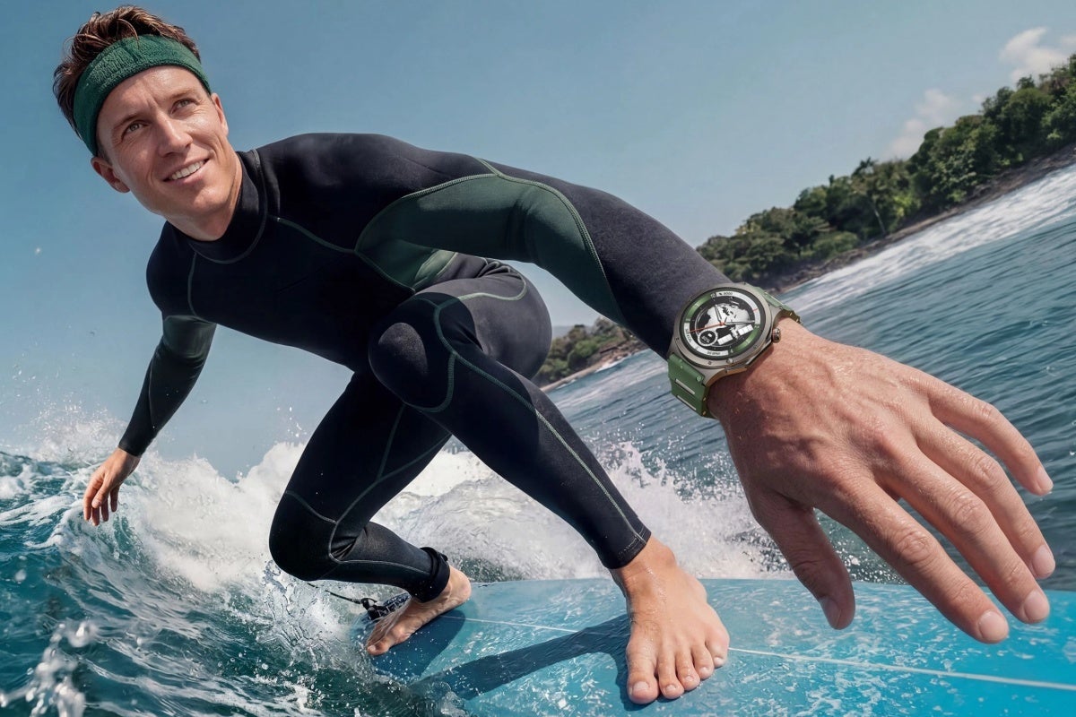 Official OnePlus Watch 4 image advertising its water resistance