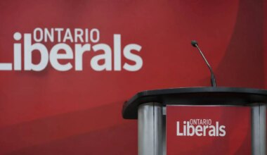 ontario liberals bains crombie leader