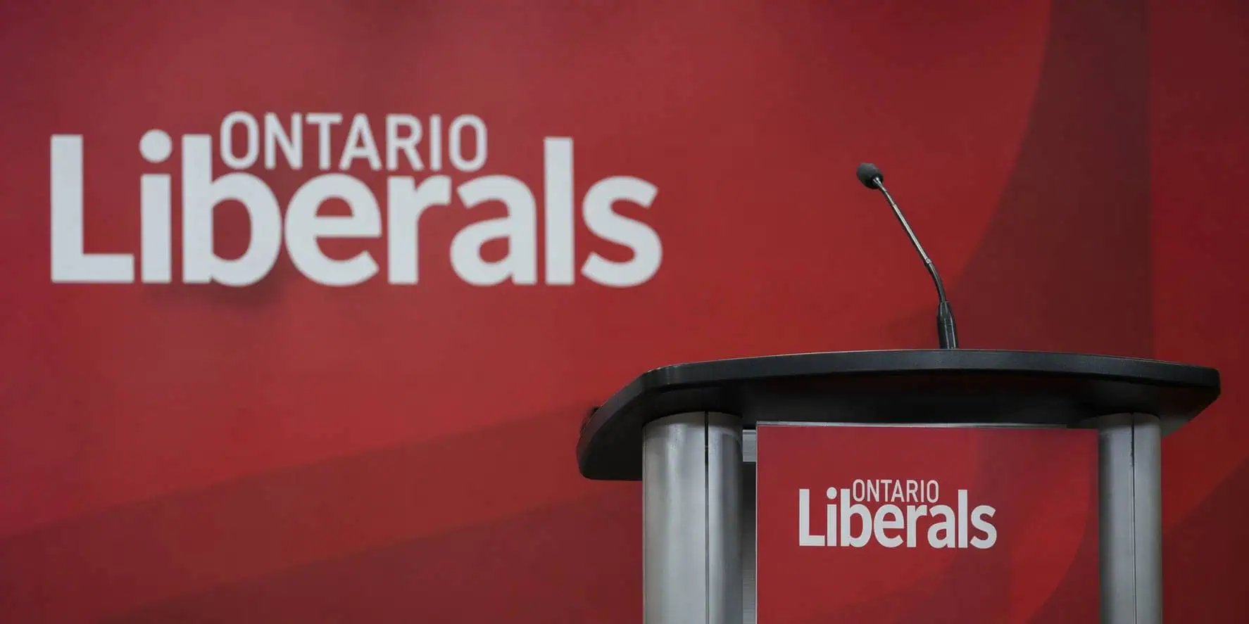 ontario liberals bains crombie leader