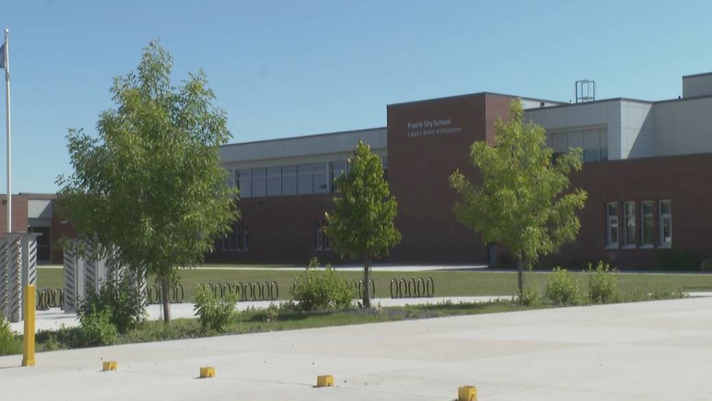 Click to play video: 'Grade 6 students at a NE Calgary school to start the year at a school six kilometres away'