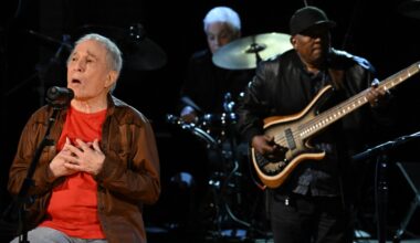 Watch Paul Simon Play 'Something So Right' for First Time in 33 Years