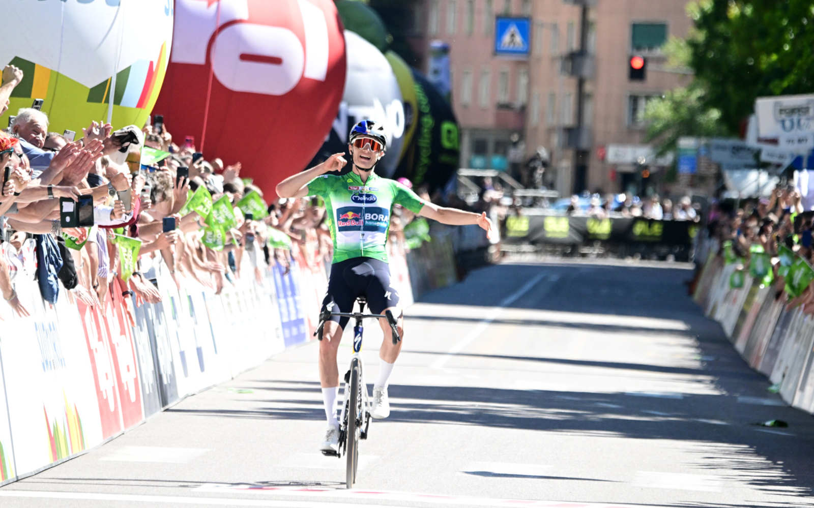 Pellizzari crushes at Tour of the Alps, Derek Gee-West rebounds, climbs up GC
