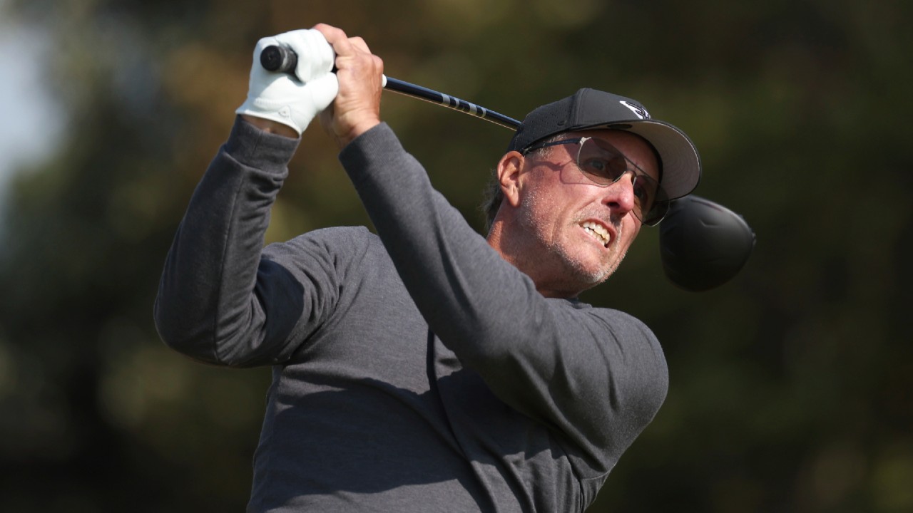 Phil Mickelson withdraws from Masters over family health matter