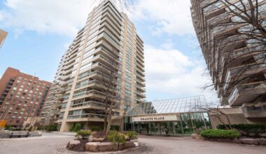 Midtown Toronto condo gets four offers, sells $461,000 over asking