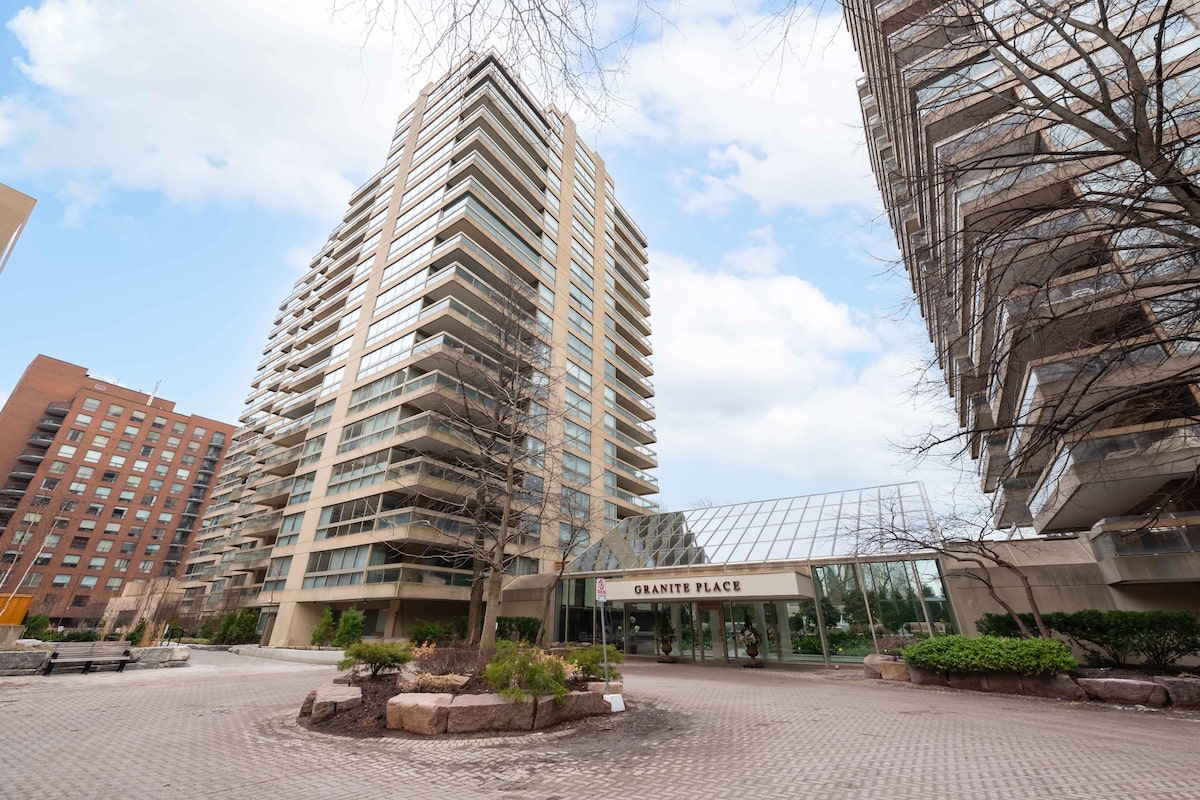 Midtown Toronto condo gets four offers, sells $461,000 over asking