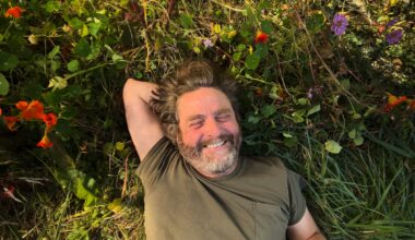 Zach Galifianakis applies comic touch to his enlightening gardening show