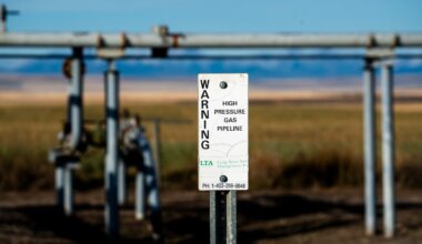 Ottawa leans toward new oil pipeline route from Alberta to southern B.C., sources say