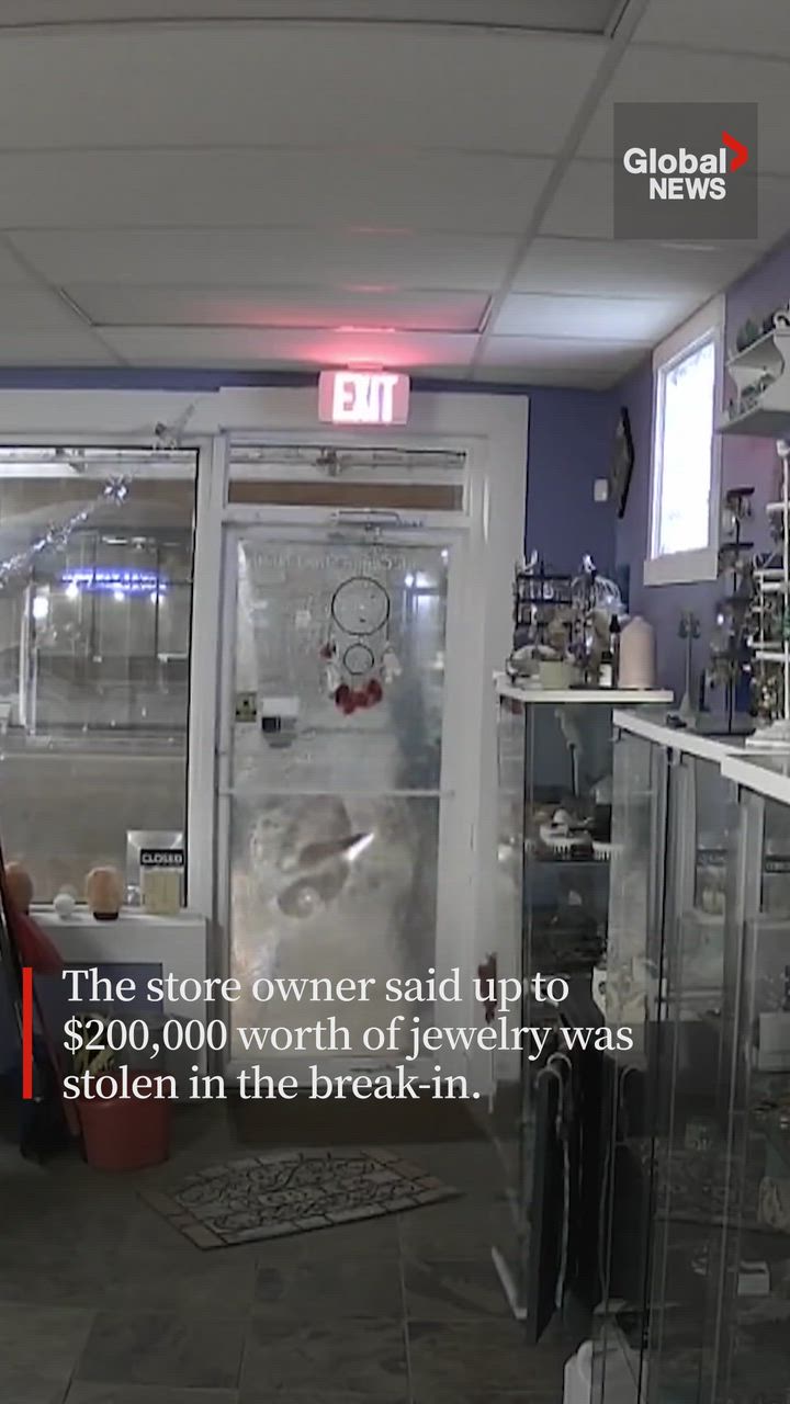 Click to play video: 'Up to 200K stolen as Calgary jewelry store hit by targeted smash-and-grab'