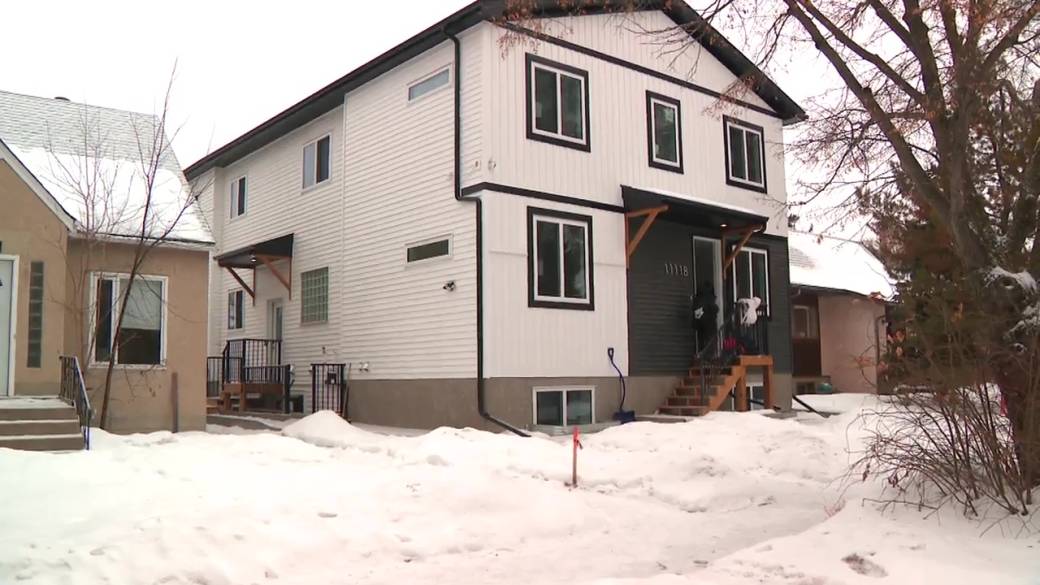 Click to play video: 'Edmonton infill renting out rooms by the day — or hour'