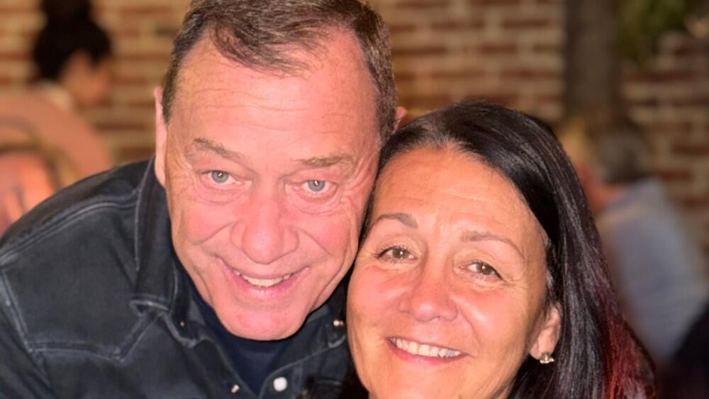 דונלד סרקון קיבל חיסון mRNA נגד סרטן הלבלב. בתמונה: עם אשתו