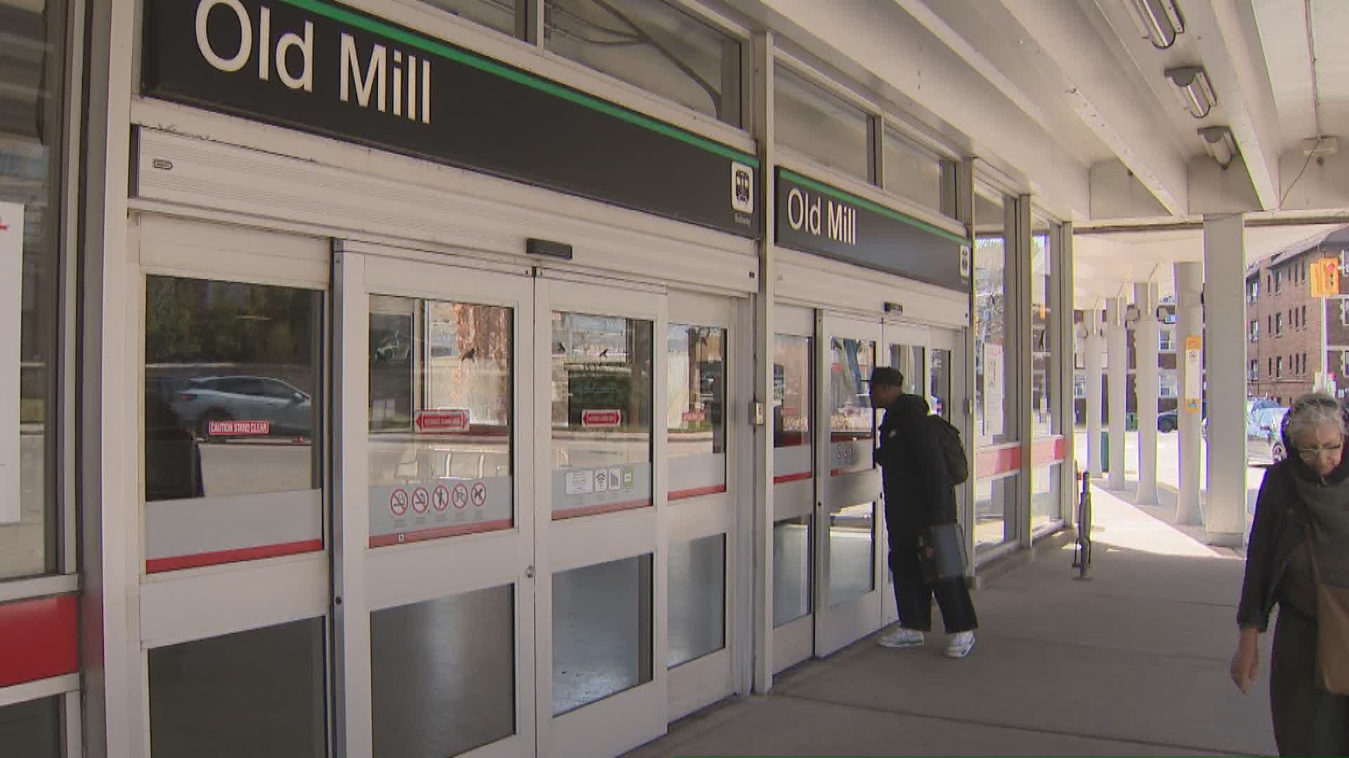 Click to play video: 'Oil spill halts TTC service on portion of Line 2'