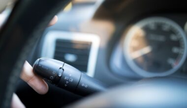 When do drivers legally have to signal?