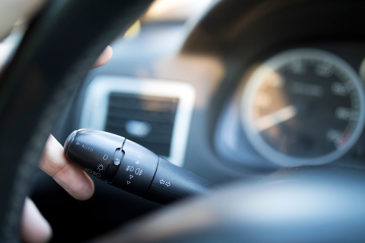 When do drivers legally have to signal?