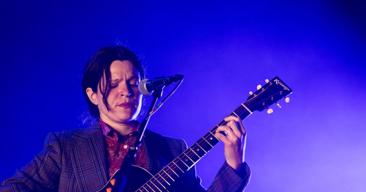 Gen Z’s favourite indie band steal the show with brilliantly cathartic concert – The Irish Times