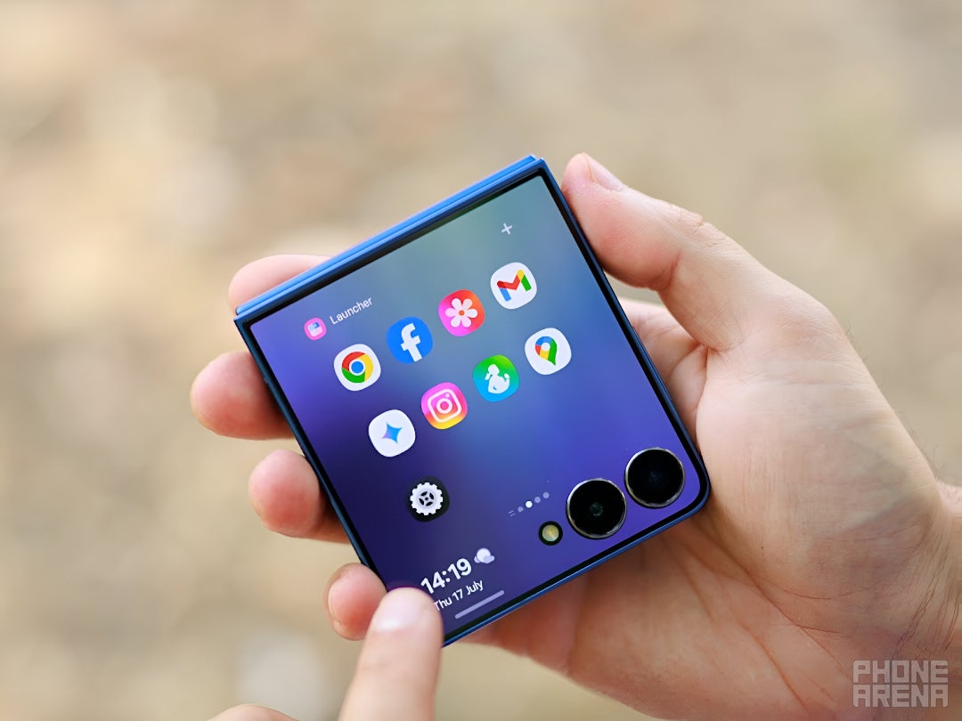 Samsung Galaxy Z Flip 7 outer display