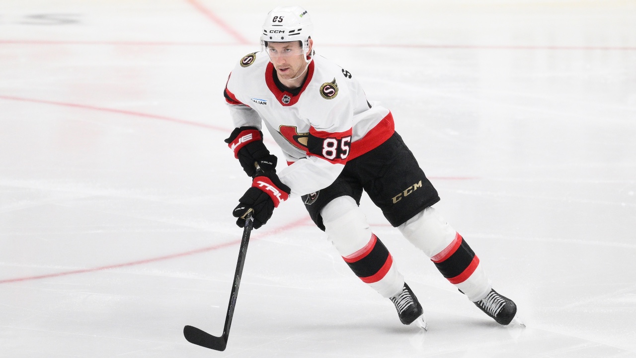Senators' Jake Sanderson exits Game 3 vs. Hurricanes with injury