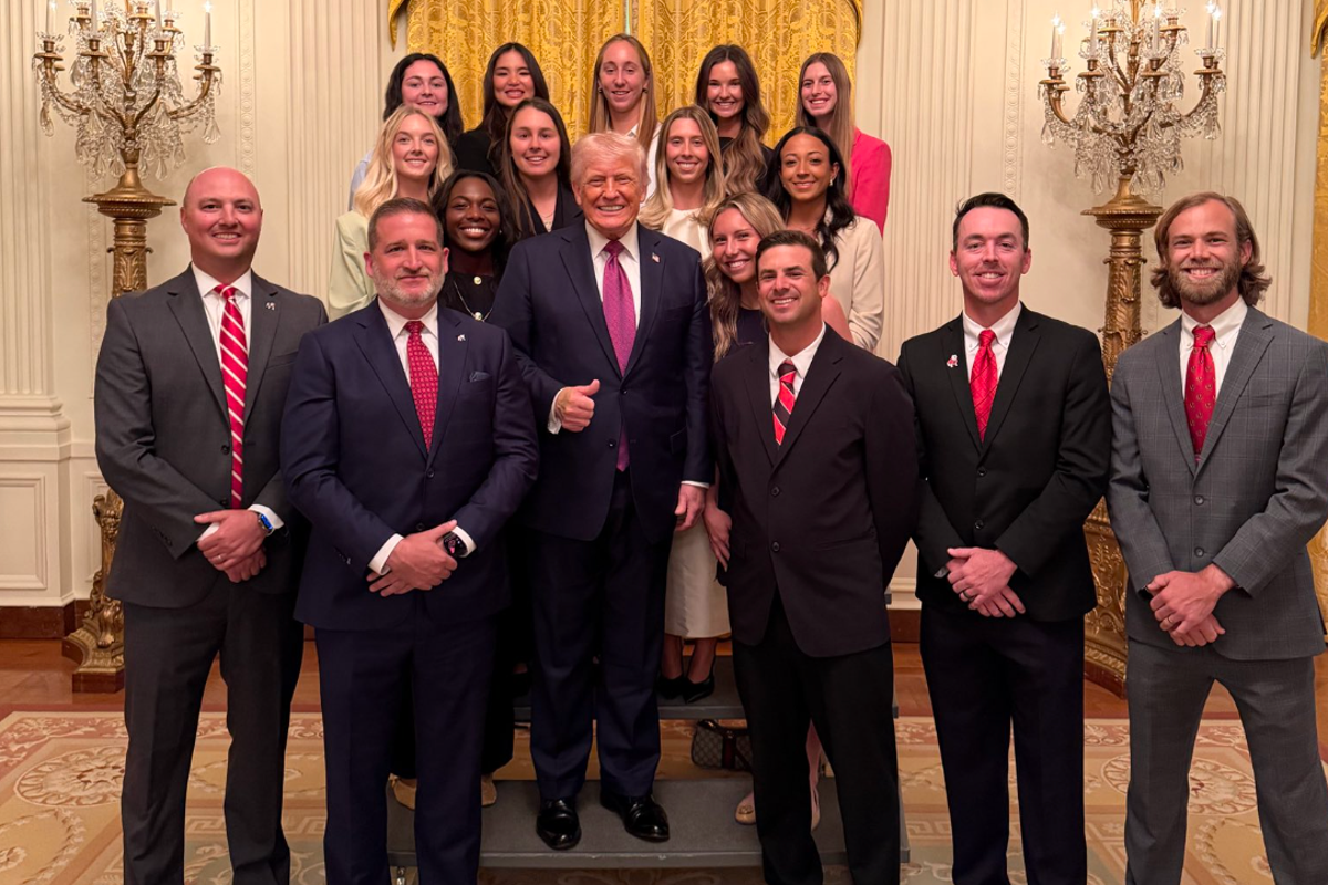 Photo of Trump with women’s tennis team mocked as ‘egregiously bad’ - The Independent