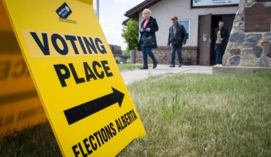 Smith dismisses gerrymandering accusations after rejecting proposed changes to Alberta electoral map
