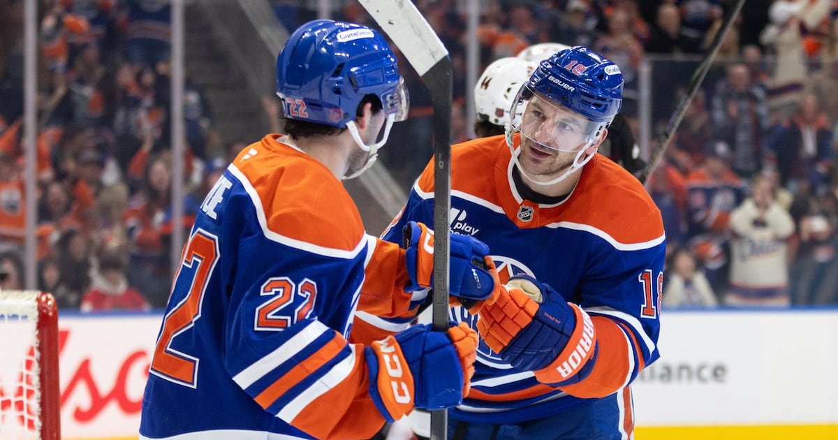 Edmonton Oilers top Chicago Blackhawks to eliminate Chicago from playoff contention