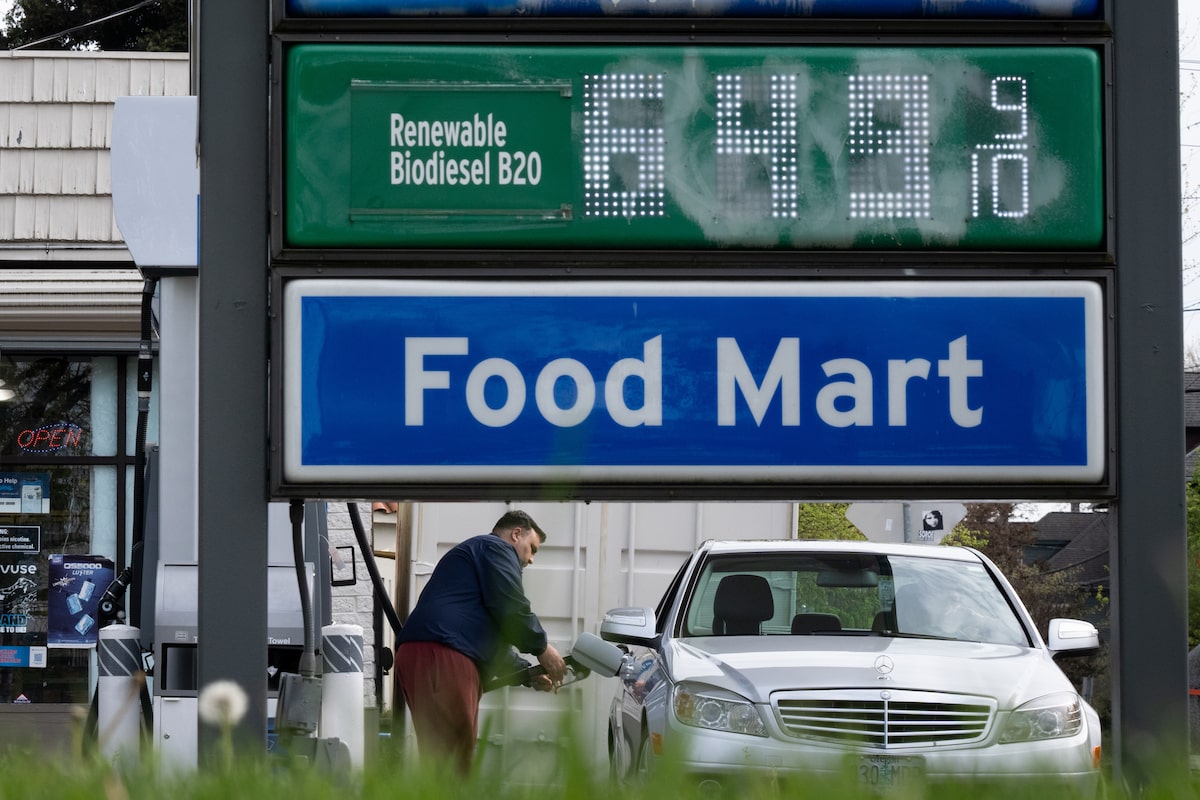 U.S. retail sales surge 1.7% in March on higher gasoline prices