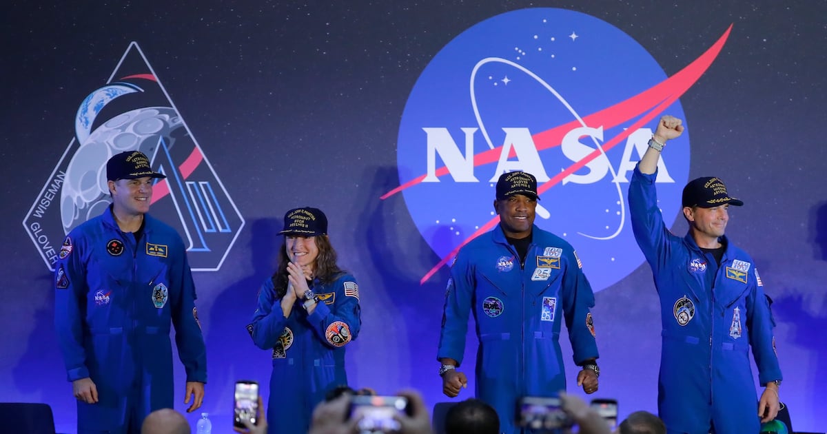 Canadian astronaut and Artemis II crew return to Houston - CTV News