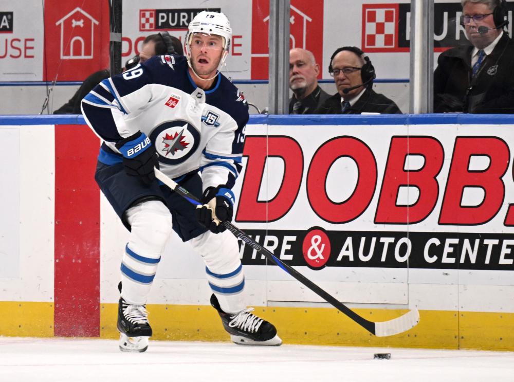 Connor Hamilton / The Associated Press
Winnipeg Jets centre Jonathan Toews scored the game-winning goal in the Jets 3-2 win over the St. Louis Blues on Thursday.
