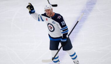 Jets' Toews uncertain on future but remains committed to Winnipeg